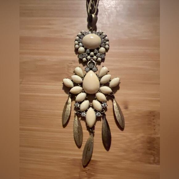 Retired Stella & Dot Gold Tone Mallorca Chandelier Pendant Necklace White Long - Picture 1 of 10